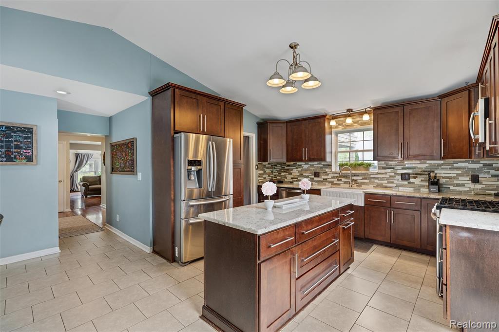 415 Leon Road Walled Lake, MI 48390 - Photo 16 of 48