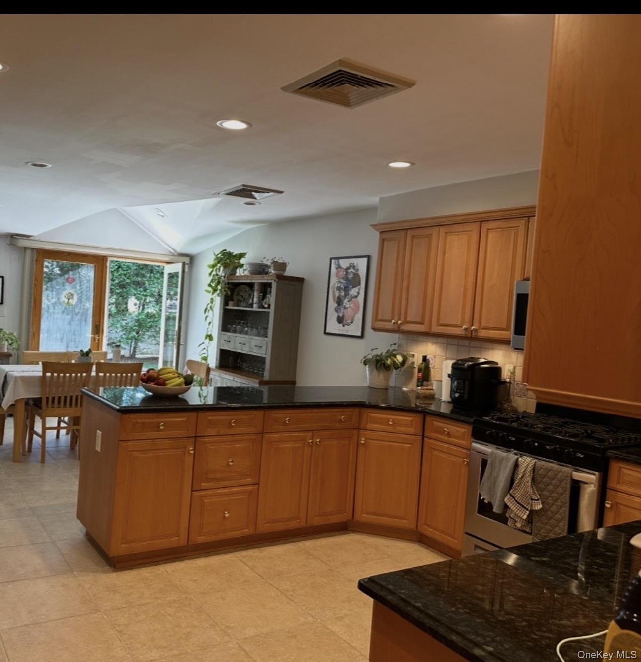 100 Rockywood Road Manhasset, NY 11030 - Photo 7 of 19