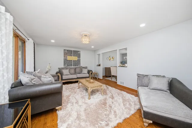 $541,900 | 7435 West 157th Street, Orland Park, IL 60462