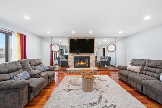 $541,900 | 7435 West 157th Street, Orland Park, IL 60462