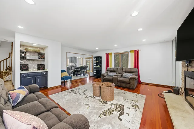 $541,900 | 7435 West 157th Street, Orland Park, IL 60462