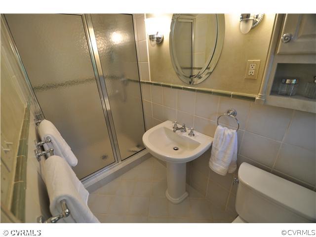 4324 Croatan Road Richmond, VA 23235 - Photo 18 of 22 a bathroom with a sink and mirror