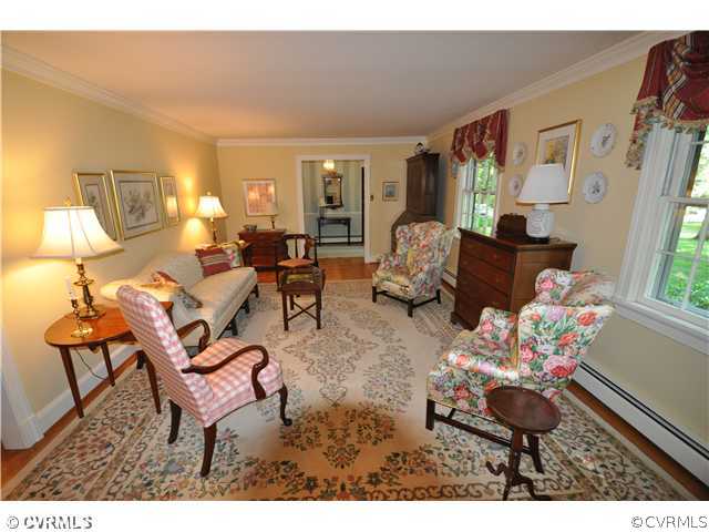 4324 Croatan Road Richmond, VA 23235 - Photo 4 of 22 a living room with furniture and a window