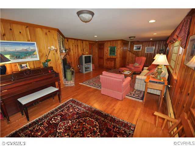 4324 Croatan Road Richmond, VA 23235 - Photo 10 of 22 a living room with patio furniture and a wooden floor