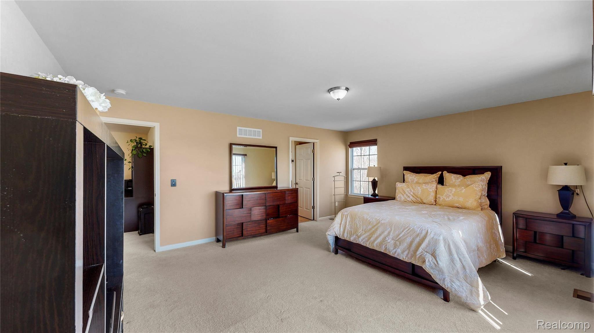 26991 Victoria Road Novi, MI 48374 - Photo 11 of 38 11 - Image.jpg