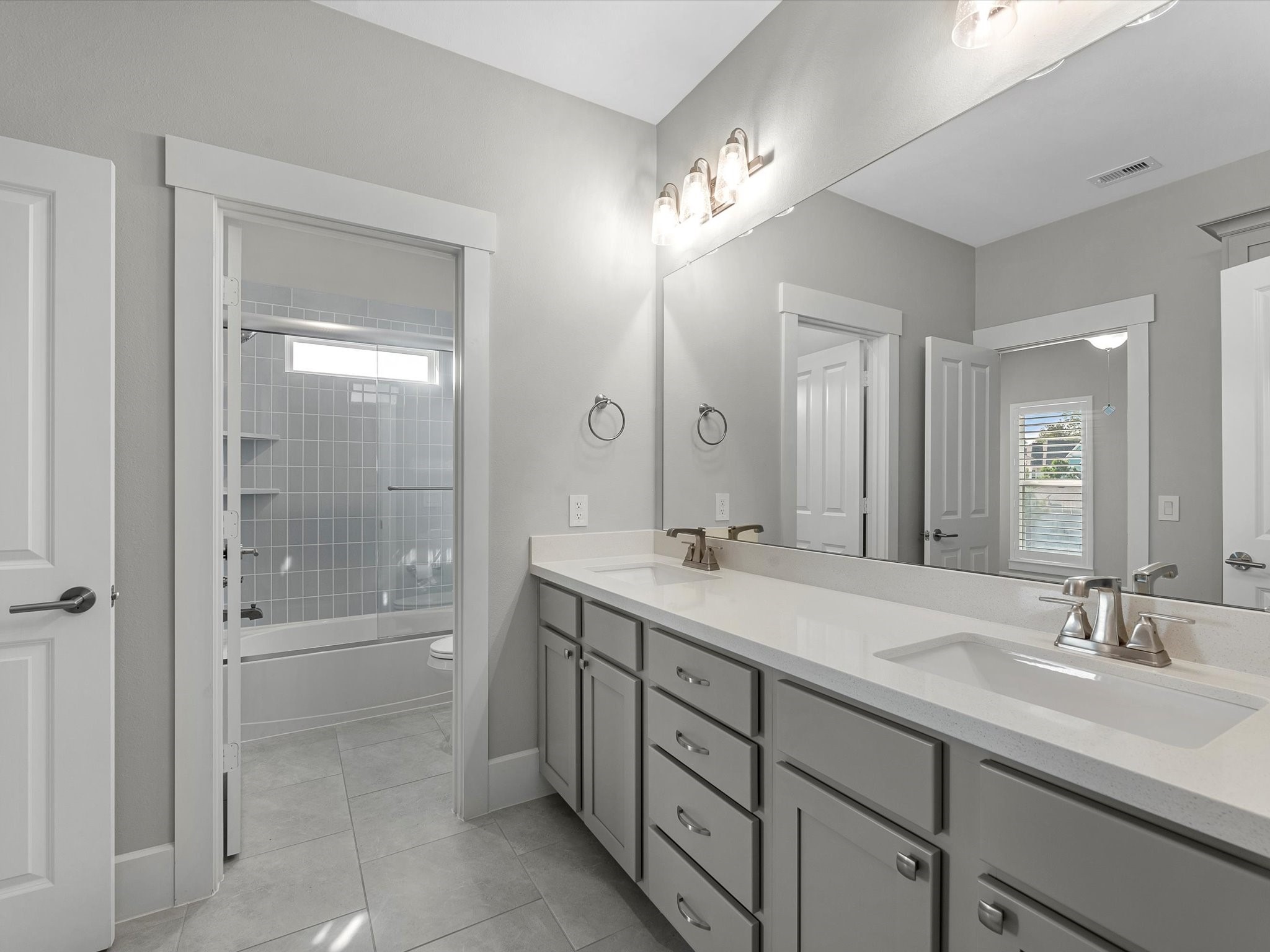 15 Black Dog Lane Spring, TX 77389 - Photo 21 of 32 a bathroom with double sink and a mirror