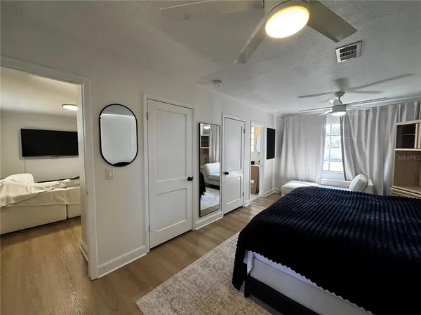 $2,600 | 3008 Hillview Street, Sarasota, FL 34239