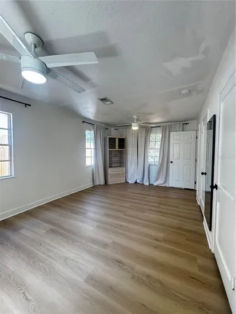 $2,600 | 3008 Hillview Street, Sarasota, FL 34239