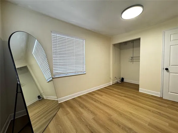 $2,600 | 3008 Hillview Street, Sarasota, FL 34239