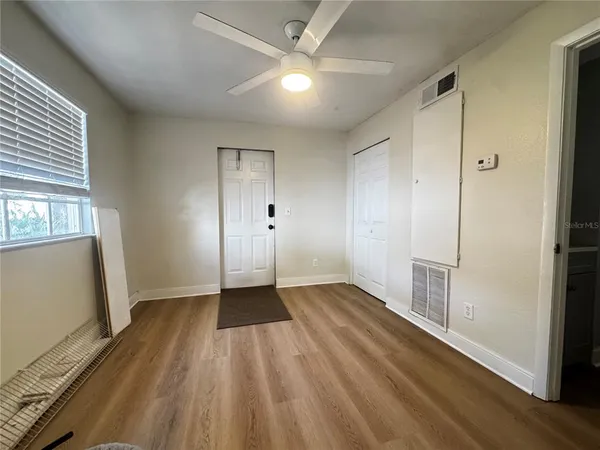 $2,600 | 3008 Hillview Street, Sarasota, FL 34239