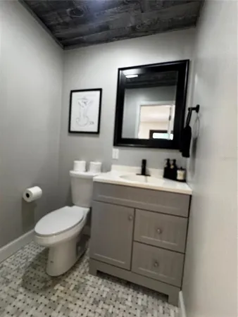 $2,600 | 3008 Hillview Street, Sarasota, FL 34239