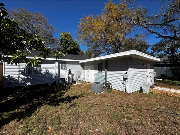 $2,600 | 3008 Hillview Street, Sarasota, FL 34239