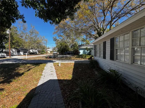 $2,600 | 3008 Hillview Street, Sarasota, FL 34239