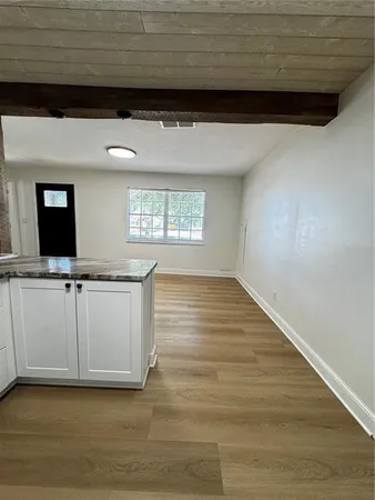 $2,600 | 3008 Hillview Street, Sarasota, FL 34239