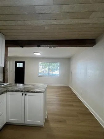 $2,600 | 3008 Hillview Street, Sarasota, FL 34239