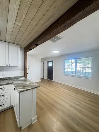 $2,600 | 3008 Hillview Street, Sarasota, FL 34239