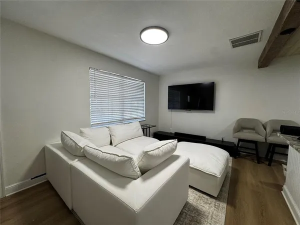 $2,600 | 3008 Hillview Street, Sarasota, FL 34239