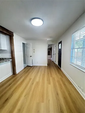 $2,600 | 3008 Hillview Street, Sarasota, FL 34239