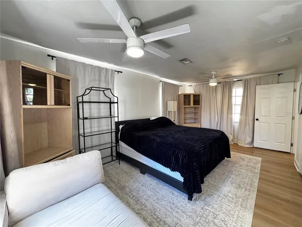 $2,600 | 3008 Hillview Street, Sarasota, FL 34239