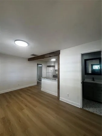 $2,600 | 3008 Hillview Street, Sarasota, FL 34239