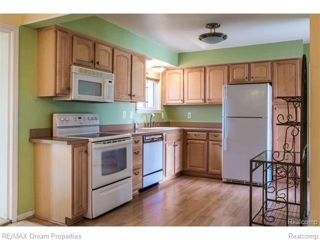 18780 Norwich Road Livonia, MI 48152 - Photo 6 of 17
