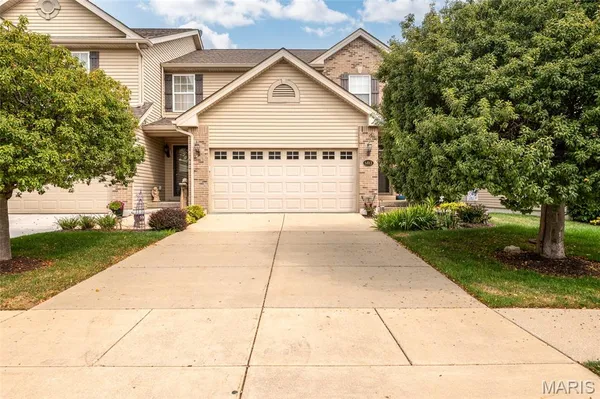 $230,000 | 6813 Hampshire Court, Maryville, IL 62062