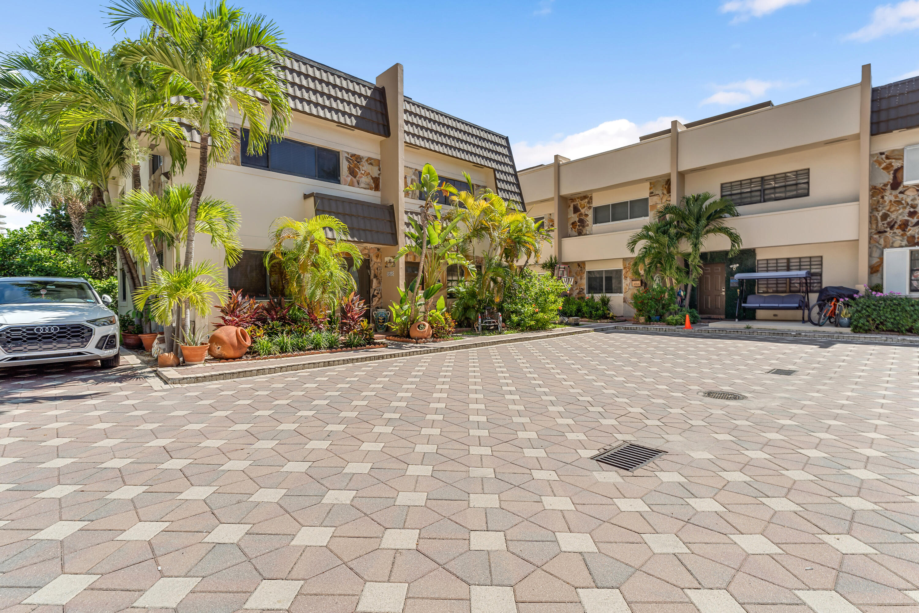 8956 Collins Avenue, Unit 4 Surfside, FL 33154 - Photo 5 of 34 dsc04614-dsc04618