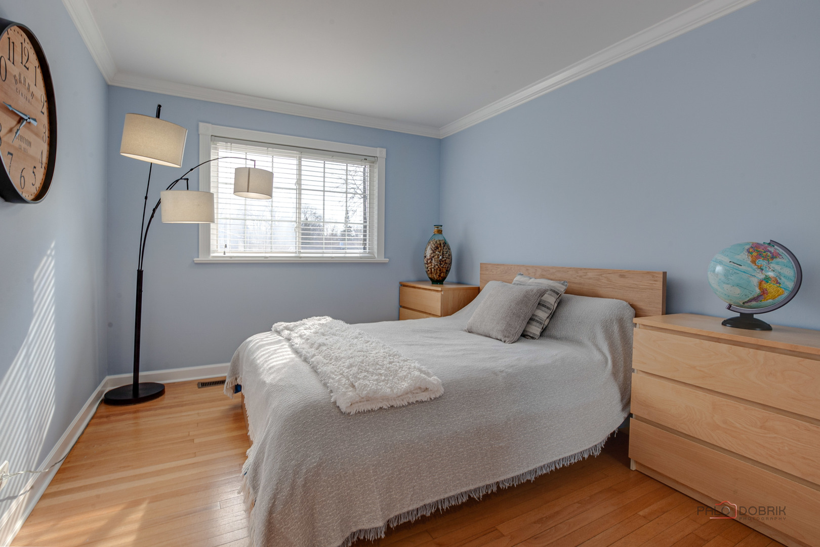 2016 Seneca Lane Mount Prospect, IL 60056 - Photo 17 of 33 a bedroom with a bed and windows