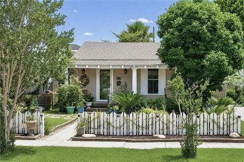 $265,000 | 16 Labarre Place, Jefferson, LA 70121
