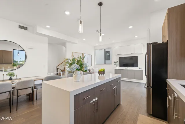 $5,500 | 3221 West Robinson Lane, Los Angeles, CA 90026