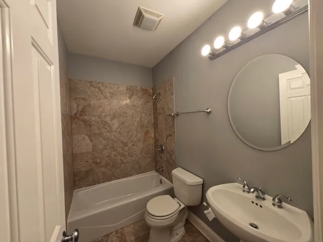 $250,000 | 6736 South Merrill Avenue, Unit 1N, Chicago, IL 60649