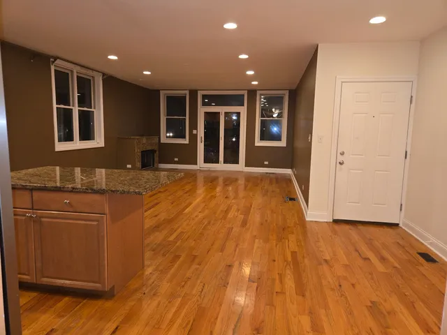 $250,000 | 6736 South Merrill Avenue, Unit 1N, Chicago, IL 60649