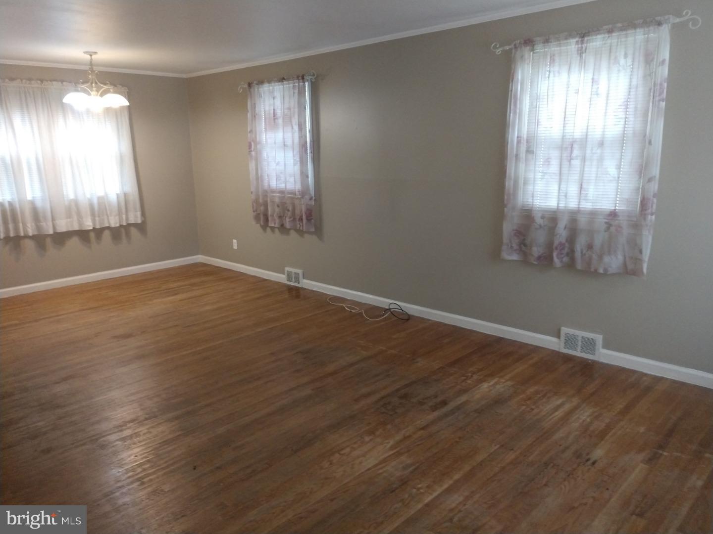 71 Baylor Road Hamilton, NJ 08610 - Photo 2 of 15 Gallery Image 2