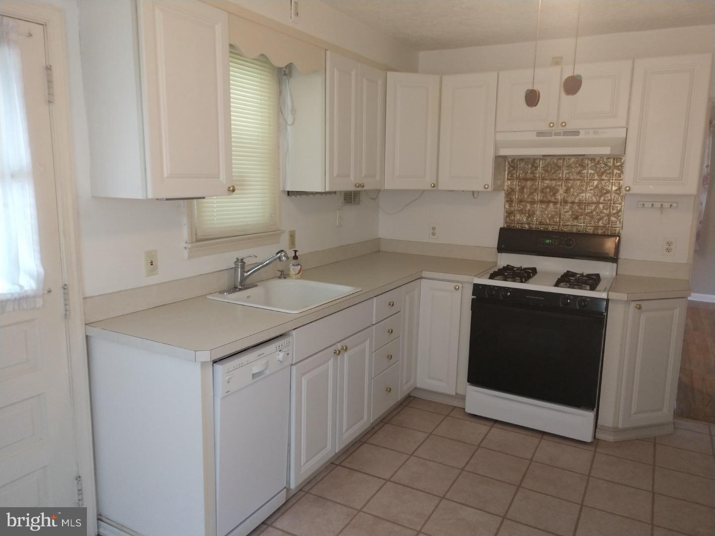 71 Baylor Road Hamilton, NJ 08610 - Photo 5 of 15 Gallery Image 5