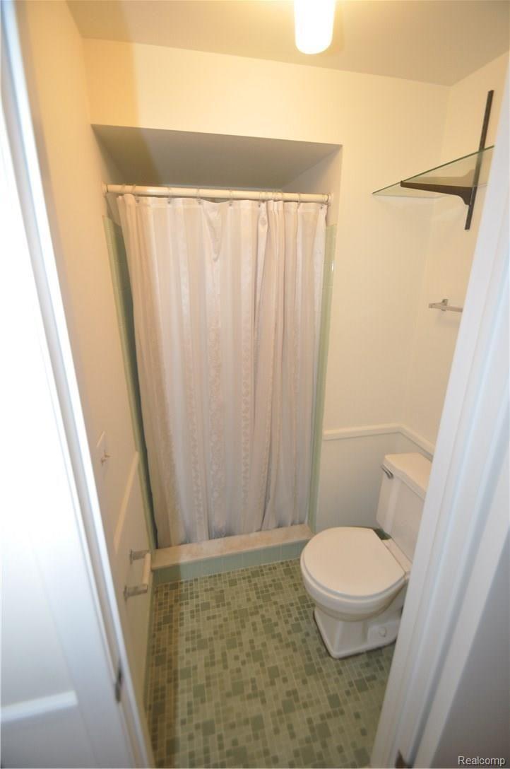 29511 Fox Grove Road Farmington, MI 48334 - Photo 16 of 18 DSC_0979.JPG