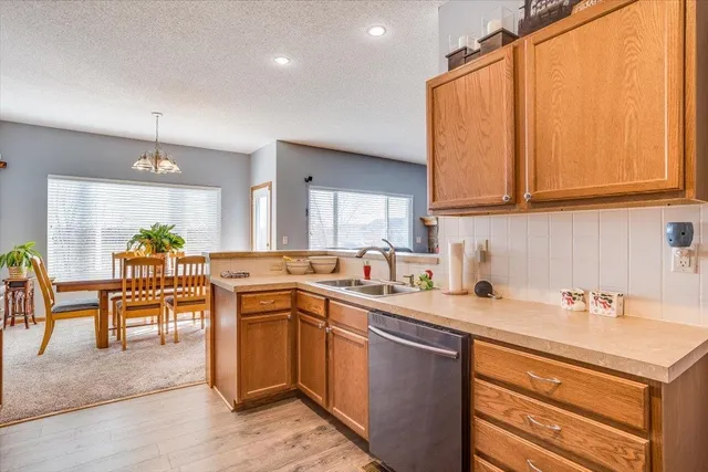 $264,900 | 620 South Stoneridge Street, Valley Center, KS 67147