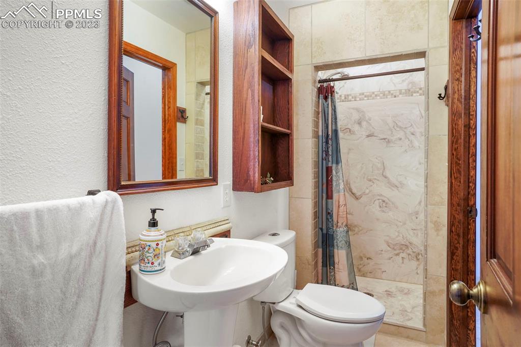 24725 Speer Road Calhan, CO 80808 - Photo 18 of 48 a bathroom with a sink toilet and shower