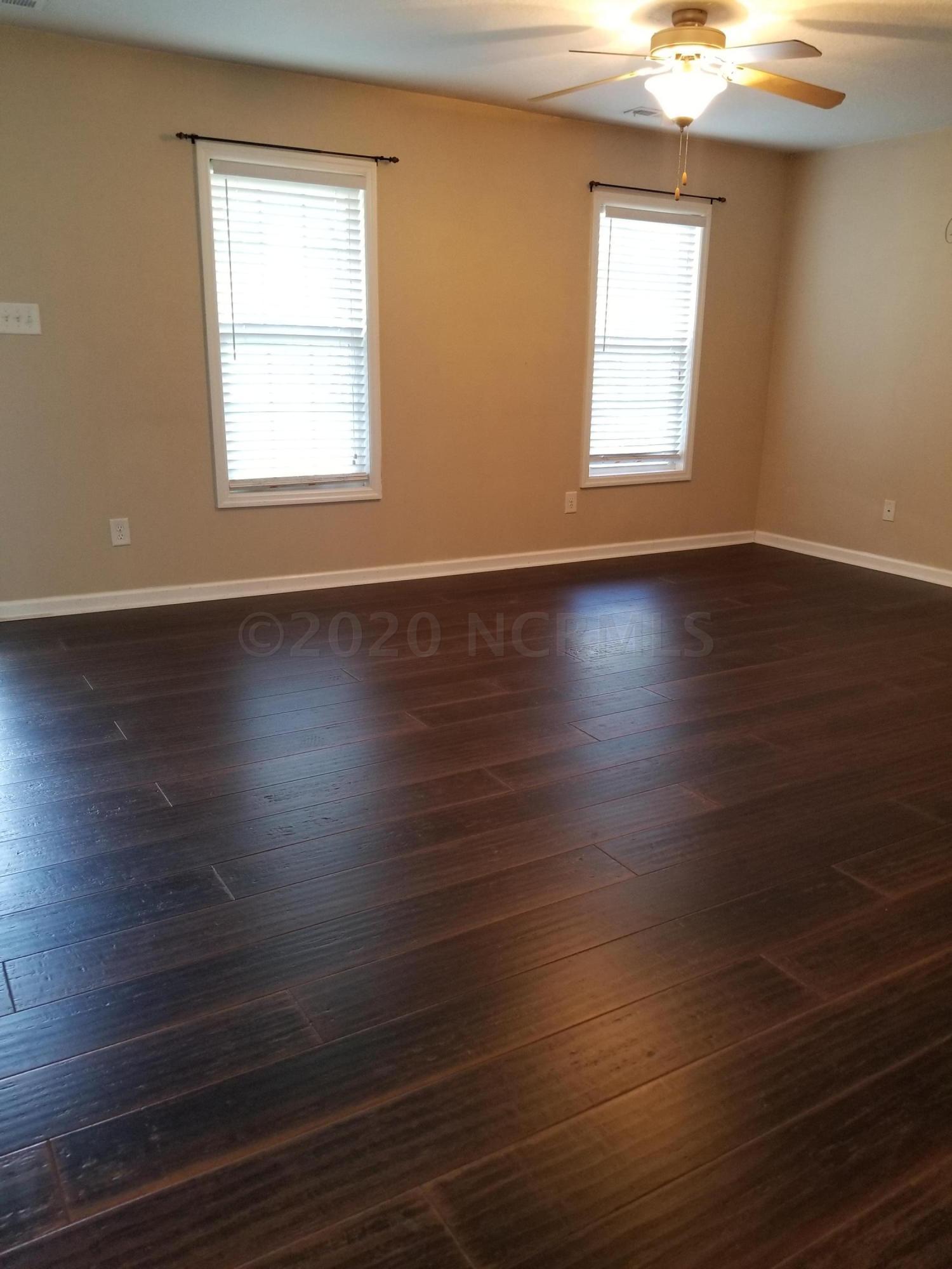 178 Brown Road Jacksonville, NC 28540 - Photo 12 of 54 Living Room