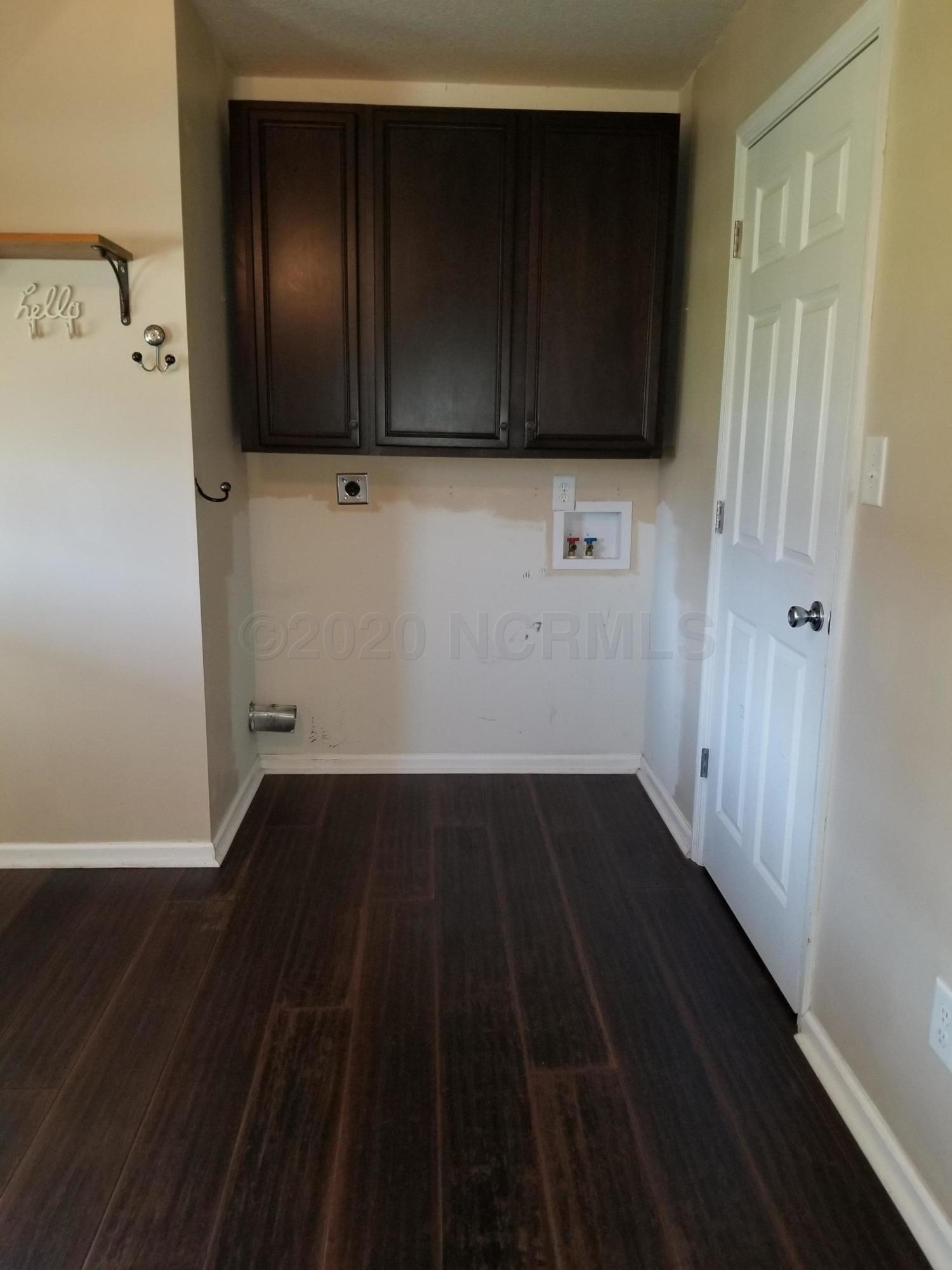 178 Brown Road Jacksonville, NC 28540 - Photo 29 of 54 Laundry area
