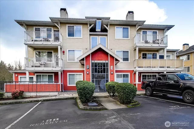 $308,750 | 517 225th Lane Northeast, Unit E102, Sammamish, WA 98074