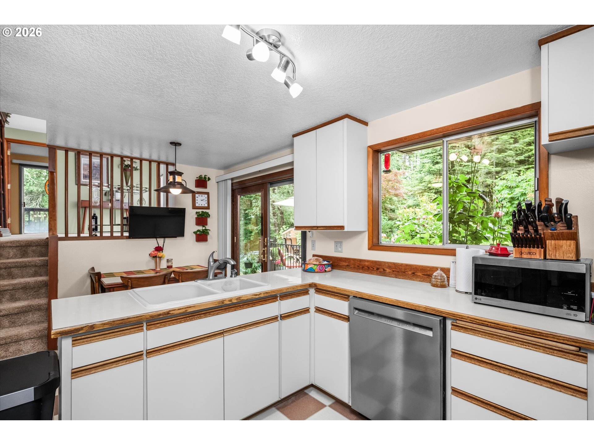 27828 Gibralter Loop Eugene, OR 97405 - Photo 8 of 48 Kitchen