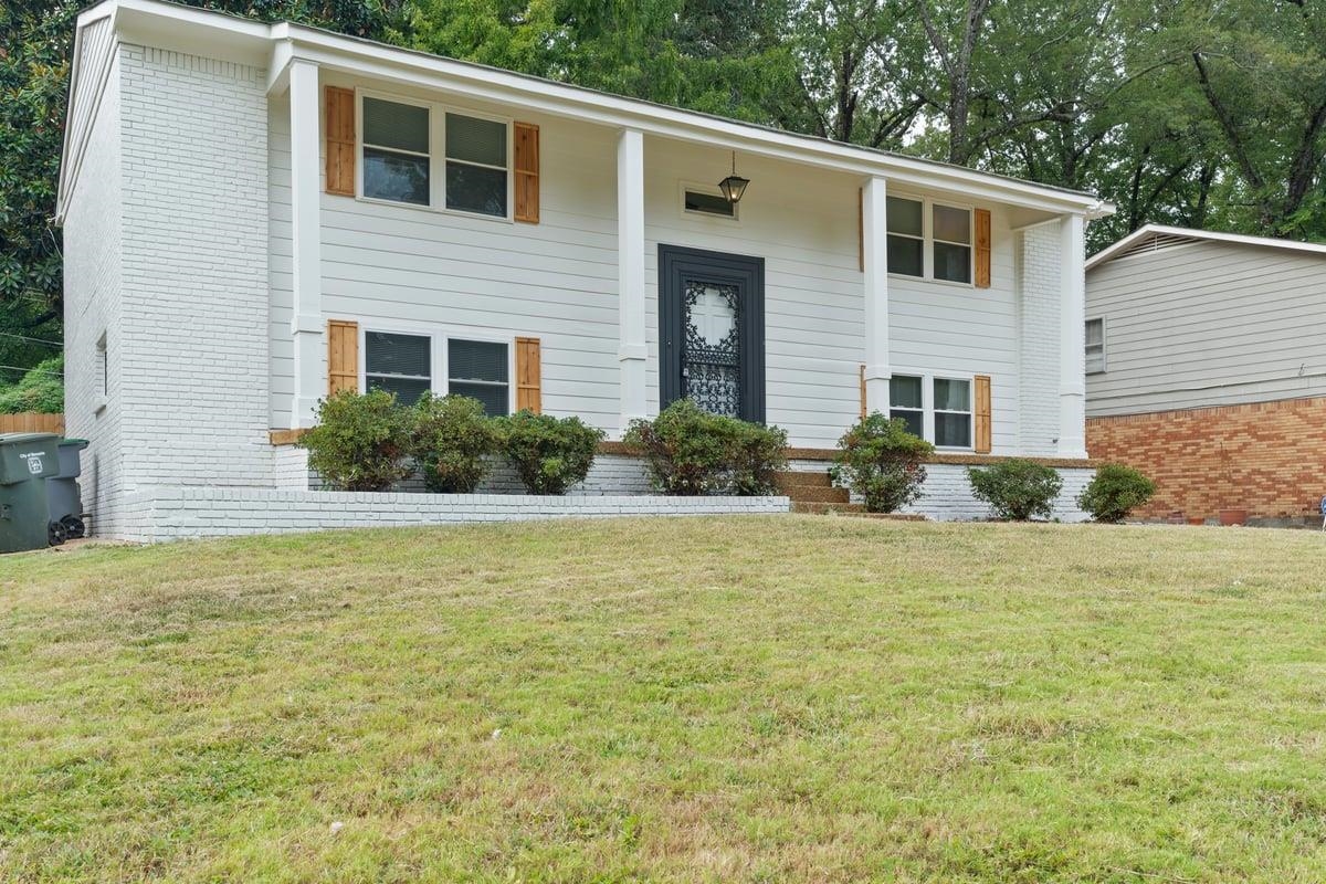 3221 East Raines Road Memphis, TN 38118 - Photo 3 of 28 Bi-level home with brick siding, a front lawn, and a porch
