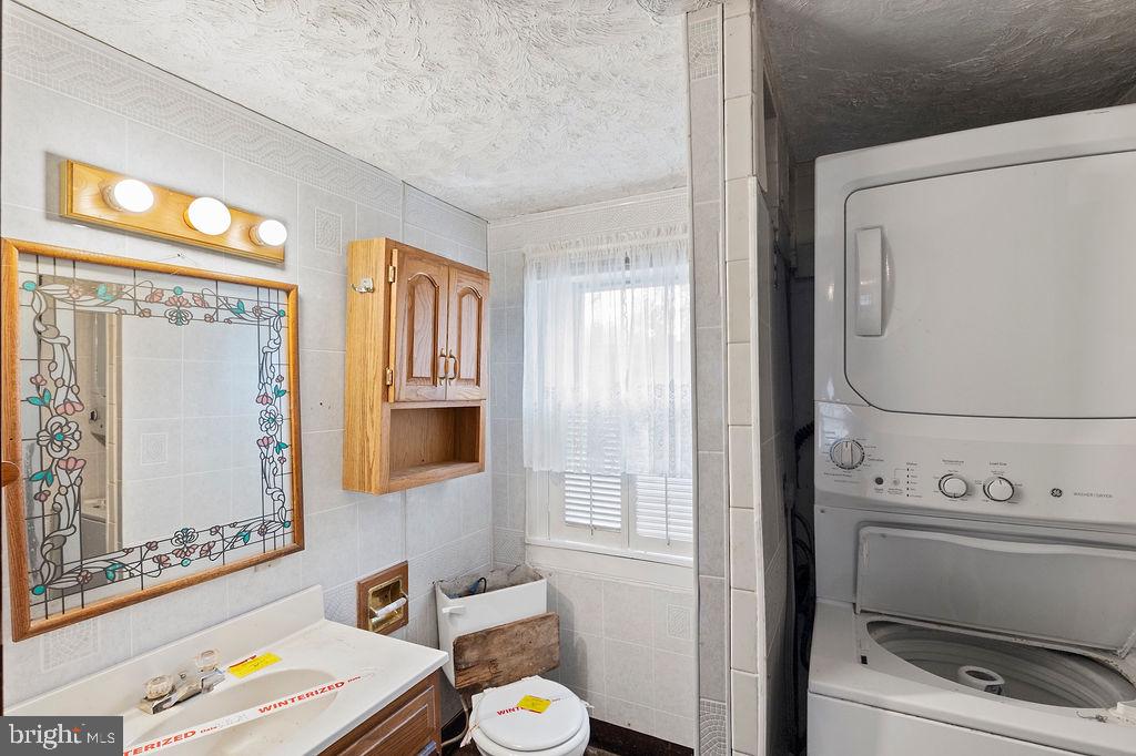 2860 Mayberry Road Taneytown, MD 21787 - Photo 6 of 31 a bathroom with a sink a toilet and a mirror