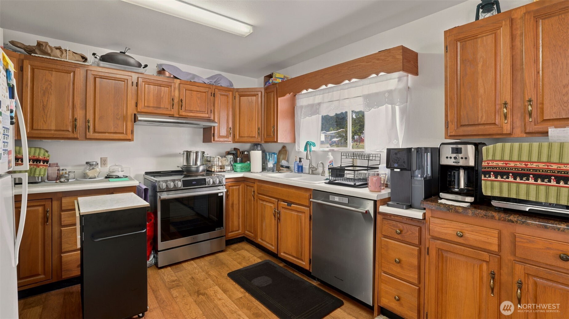 2194 Northeast 8th Place Renton, WA 98056 - Photo 7 of 27