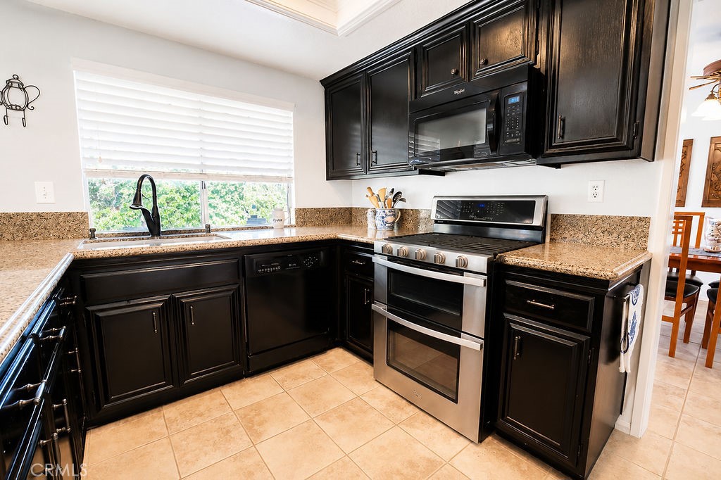 9057 Mandarin Lane Riverside, CA 92508 - Photo 18 of 45 Kitchen