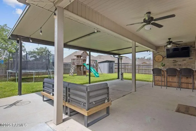 $299,900 | 122 Chloe Street, Broussard, LA 70518