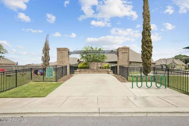 $299,900 | 122 Chloe Street, Broussard, LA 70518