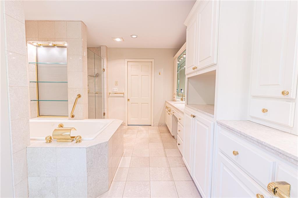 4765 Paran Valley Northwest Atlanta, GA 30327 - Photo 39 of 61 a bathroom with a tub sink and mirror
