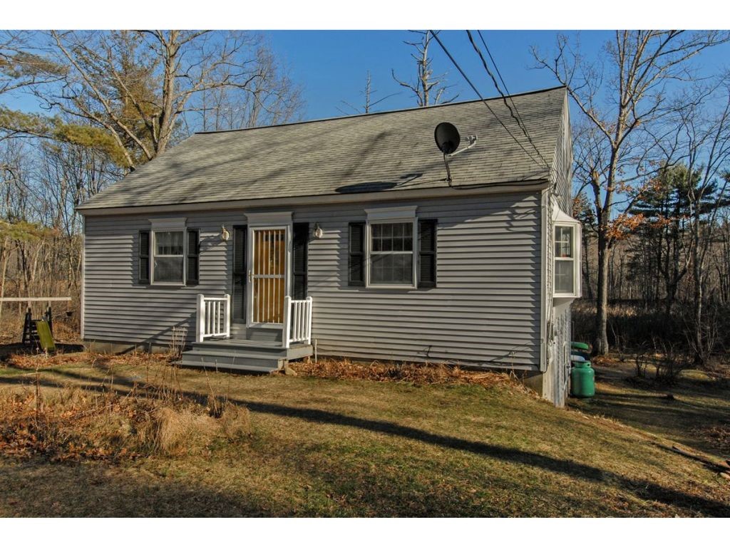 109 Depot Road Hampstead, NH 03841 - Photo 4 of 30