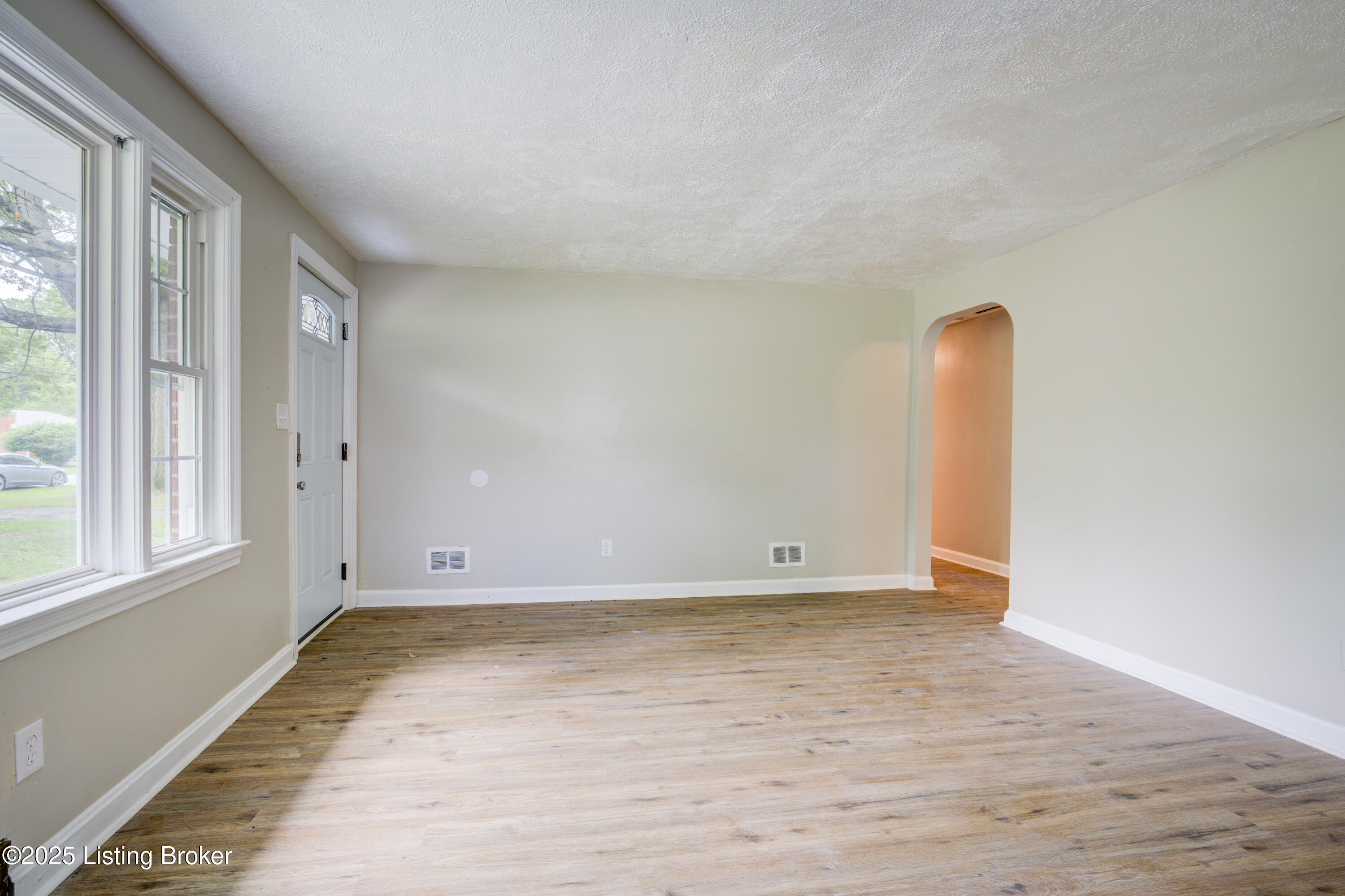 8486 Robbins Road Louisville, KY 40258 - Photo 7 of 28 DHI-108
